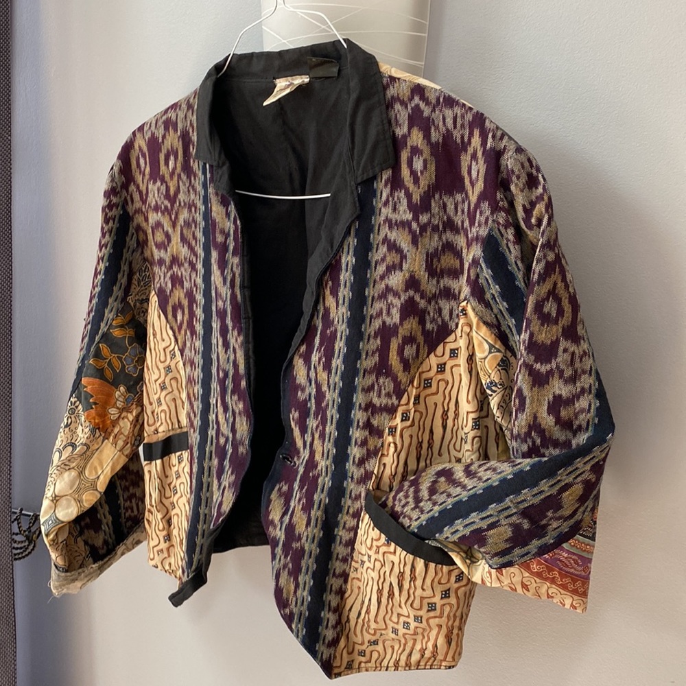 Vintage quilted cropped  jacket with padded shoulders .Patchwork